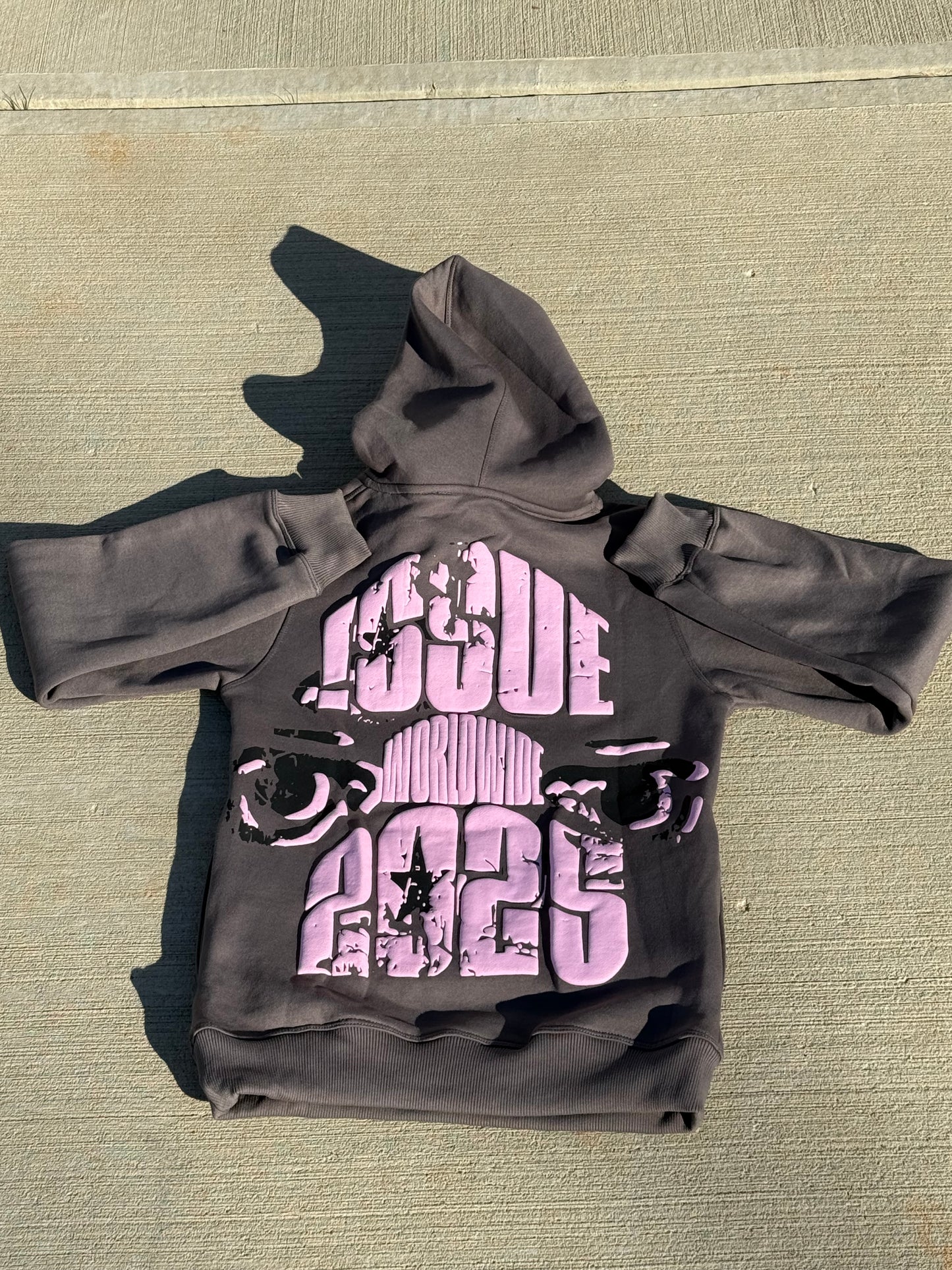 !ssue 2025 "smoked out" grey